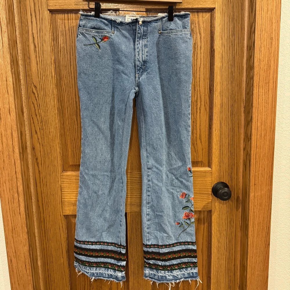Bill Blass Vintage Embroidered Jeans Size 6 Boho Floral Denim - Picture 2 of 15